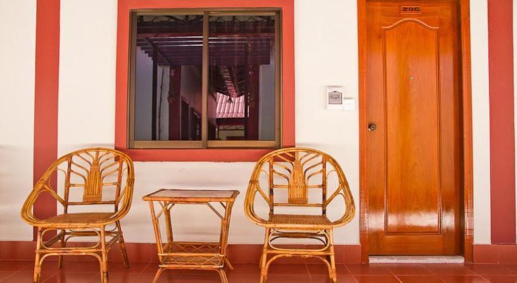 Zana Beach Guesthouse Sihanoukville Bagian luar foto