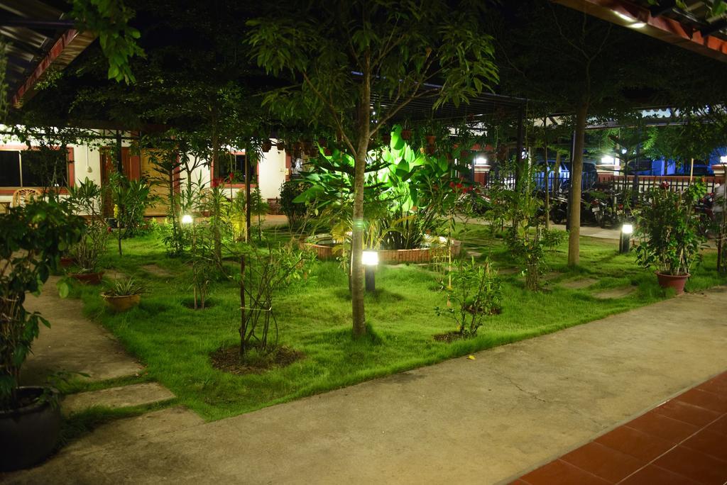 Zana Beach Guesthouse Sihanoukville Bagian luar foto