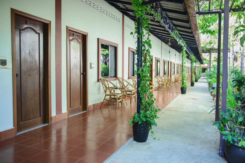 Zana Beach Guesthouse Sihanoukville Bagian luar foto