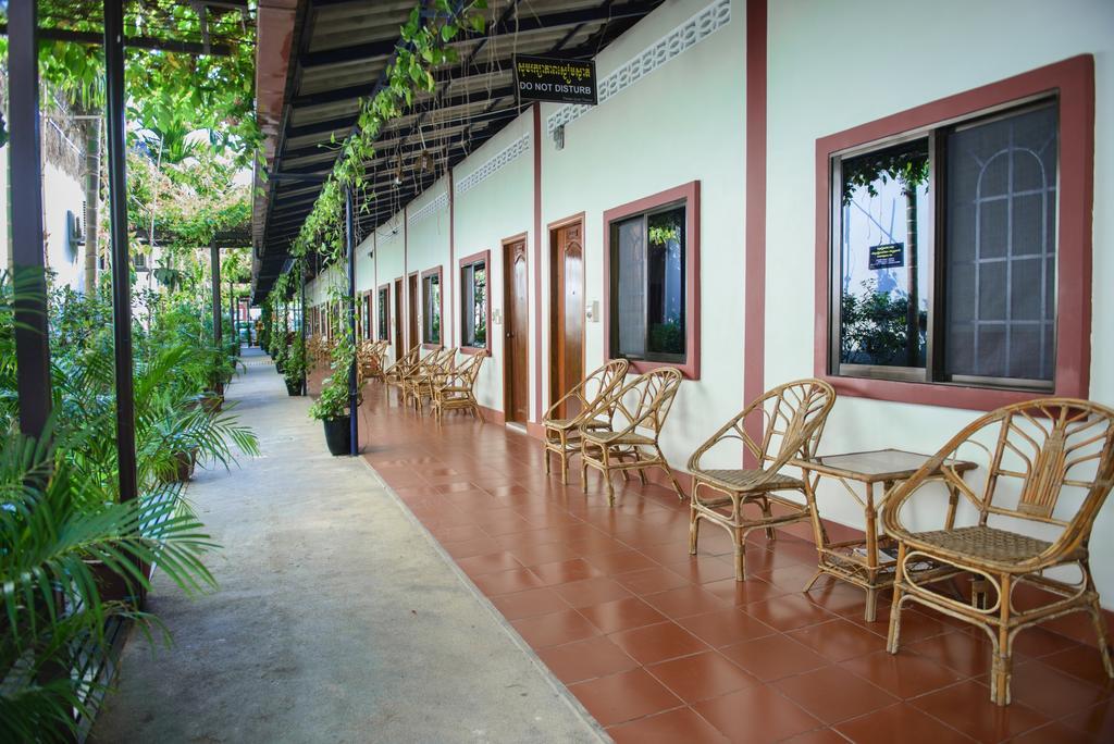 Zana Beach Guesthouse Sihanoukville Bagian luar foto