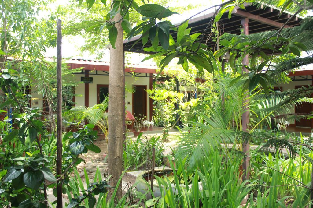 Zana Beach Guesthouse Sihanoukville Bagian luar foto