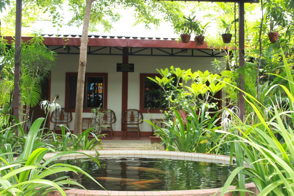 Zana Beach Guesthouse Sihanoukville Bagian luar foto