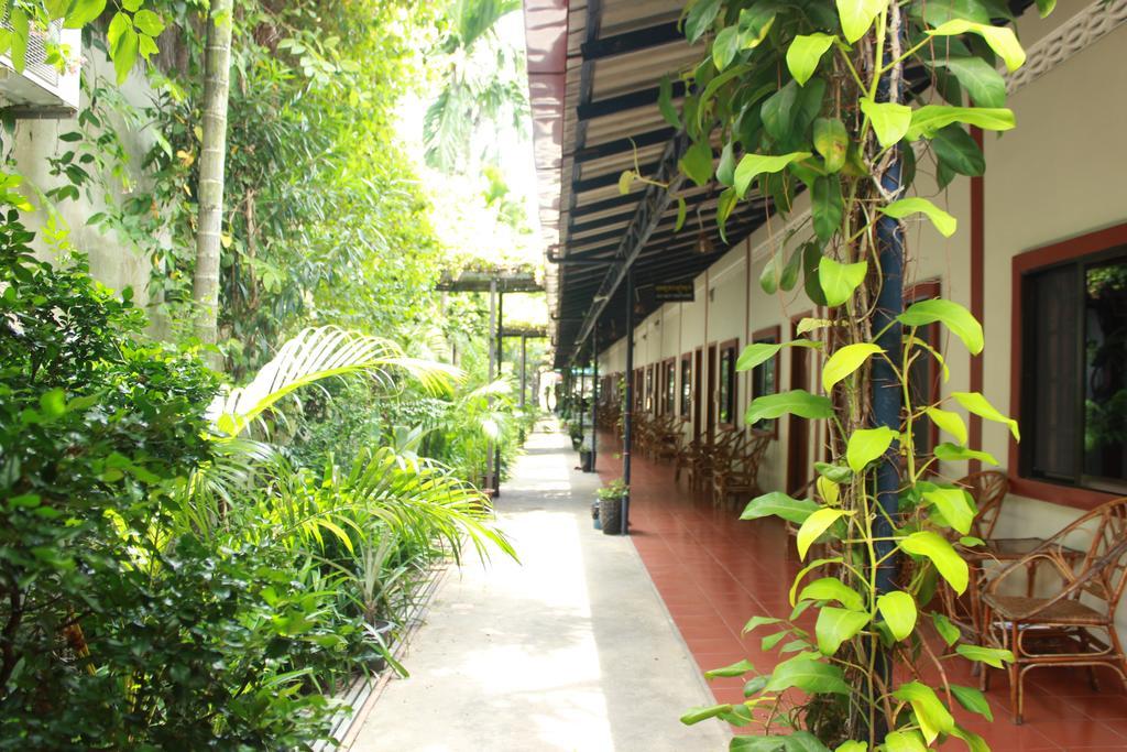 Zana Beach Guesthouse Sihanoukville Bagian luar foto