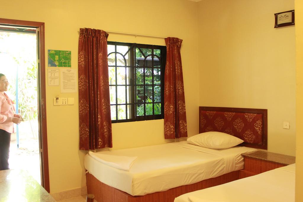 Zana Beach Guesthouse Sihanoukville Bagian luar foto